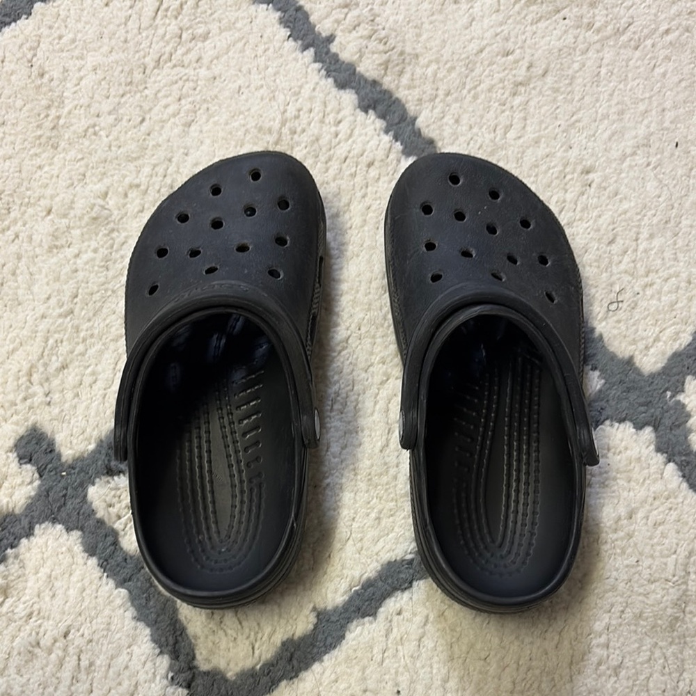 Black Crocs